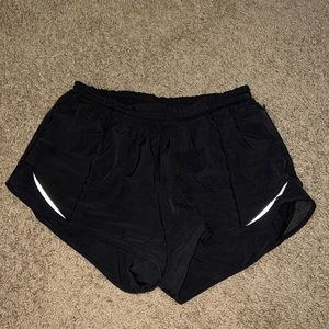 Lululemon Hotty hot shorts black size 4 inseam, 4”